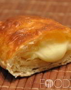 Слоеные пирожки с сыром