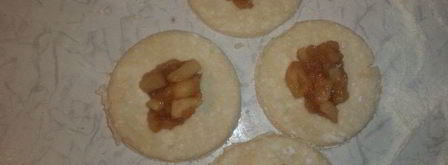 творожные пирожки с яблоками и корицей. Шаг 4