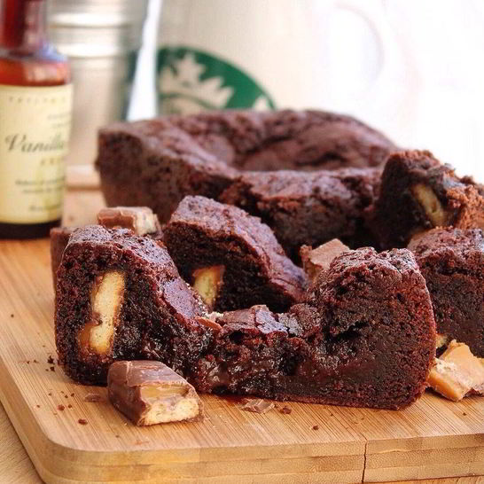 Рецепт брауни с печеньем и соленой карамелью