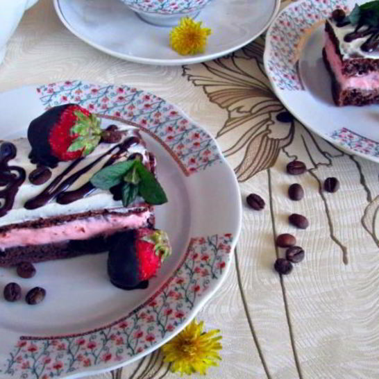 Рецепт кофейно-клубничного пирожное со сливочным кремом