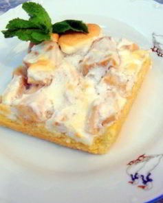 Пирожные из песочного теста с яблоками в белковом креме