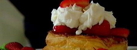 пирожные с кремом из маскарпоне, клубникой и базиликом. Шаг 11