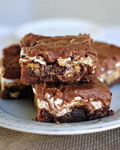 Шоколадные пирожные с орехами и суфле