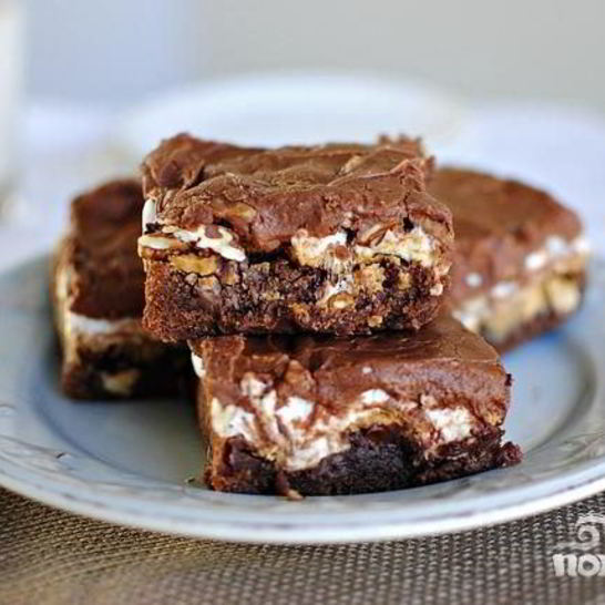 Рецепт шоколадных пирожных с орехами и суфле