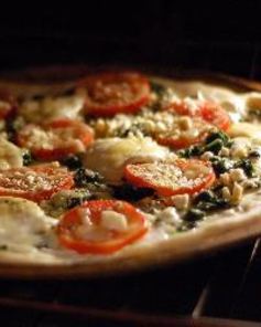 Быстрая пицца с моцареллой