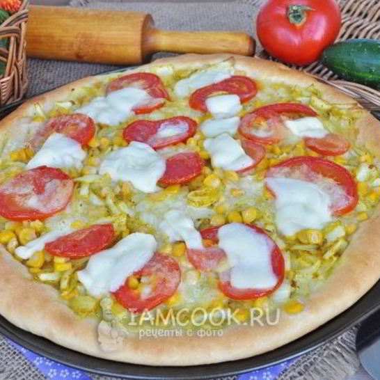 Рецепт луковой пиццы с кукурузой и моцареллой