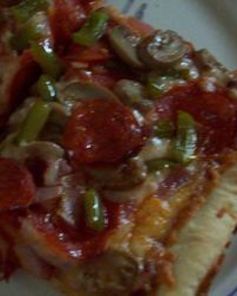 Пицца на тонком тесте с овощами