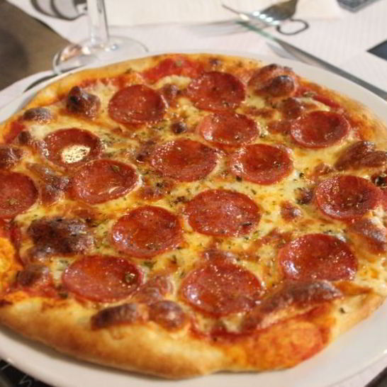 Рецепт пиццы по-домашнему с колбасой