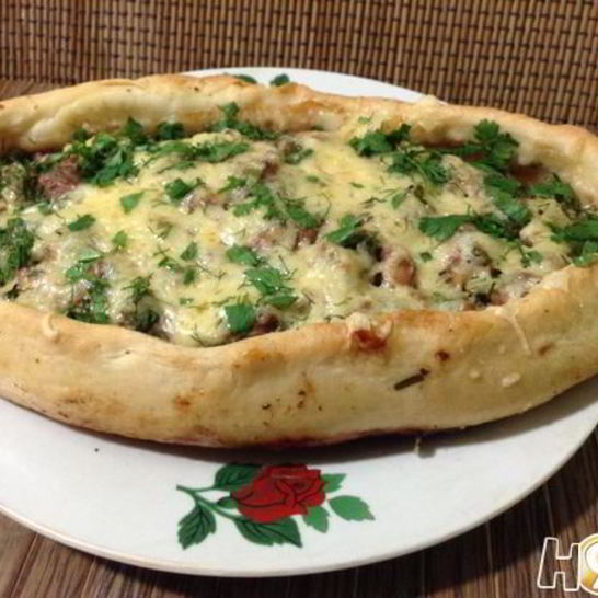 Рецепт пиццы по-турецки с огуречным соусом