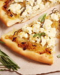 Пицца с домашним сыром