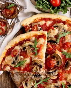 Пицца с грибами и сыром