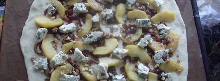 пицца с карамелизированным луком и яблоками. Шаг 8