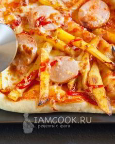 Пицца с картошкой и колбасой