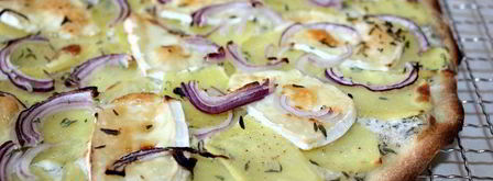 пицца с картошкой, сыром бри и красным луком. Шаг 3