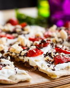 Пицца с клубникой