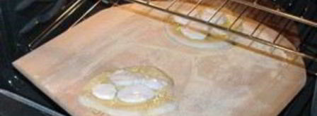 пицца с сыром моцарелла и кедровыми орешками. Шаг 2