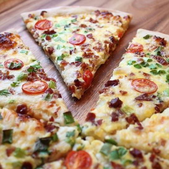 Рецепт пиццы с яйцом и колбасой