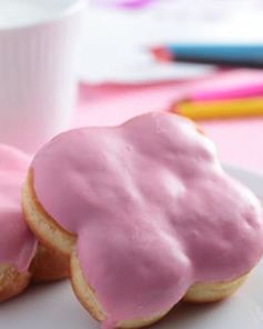 Пончики с розовой глазурью