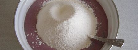 коврижка с вареньем на кефире. Шаг 4