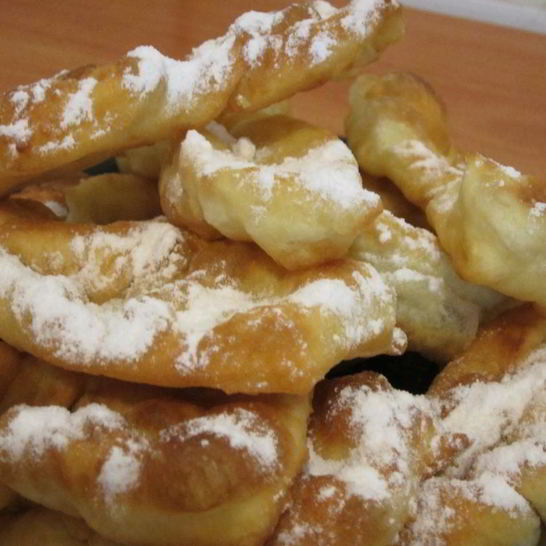 Рецепт пышного хвороста на кефире