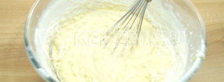 нежная шарлотка с яблоками в духовке. Шаг 5