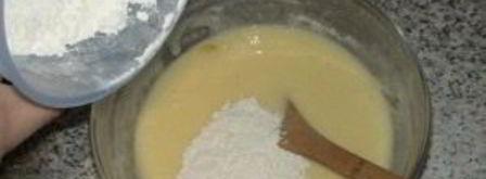 очень вкусная шарлотка с яблоками. Шаг 3