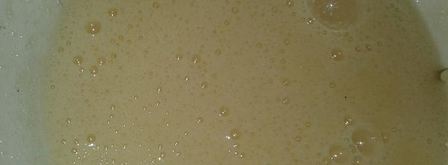 шарлотка из яблок с карамелью. Шаг 4