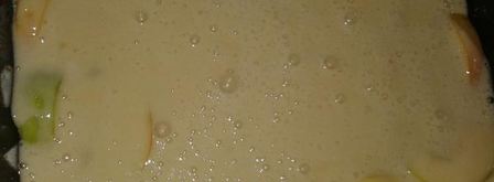 шарлотка из яблок с карамелью. Шаг 6