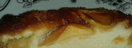 шарлотка из яблок с карамелью. Шаг 8