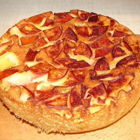 Рецепт шарлотки с ананасами в мультиварке