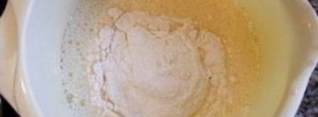 шарлотка с черникой. Шаг 4