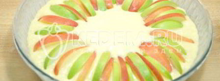 шарлотка с творогом и яблоками. Шаг 11