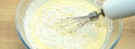 шарлотка с творогом и яблоками. Шаг 6