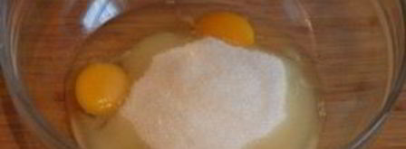 шарлотка с яблоками с коньяком. Шаг 3