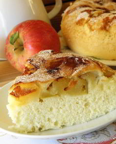 Шарлотка с яблоками в мультиварке