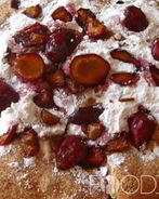 Шарлотка со сливами