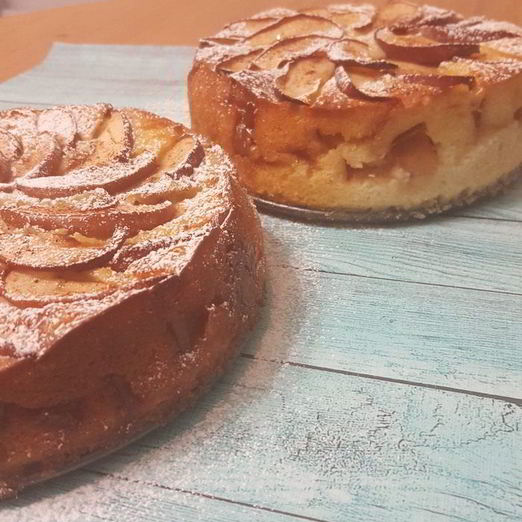 Воздушная яблочная шарлотка