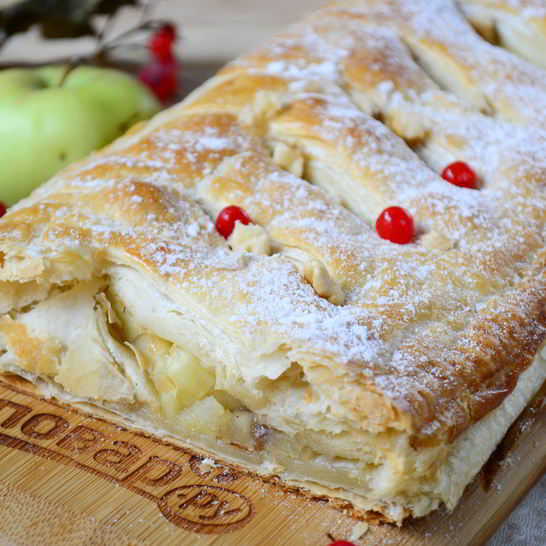 Рецепт самого простого яблочного штруделя