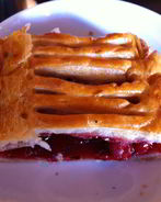 Штрудель из слоеного теста с вишней