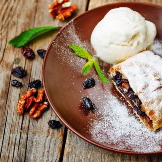 Рецепт штруделя с печеньем, орехами и изюмом