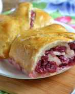 Штрудель с вишней