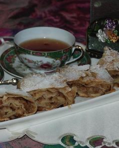 Штрудель с яблоками Воскресный