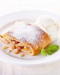 Венский штрудель с яблоками и корицей