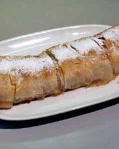 Яблочный штрудель из слоеного теста фило с миндалем