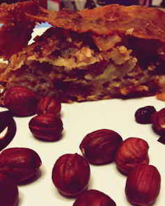 Яблочный штрудель с орехами, изюмом и корицей