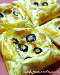 Слоеные конвертики 4 сыра