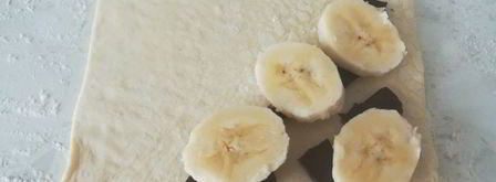 слоеные конвертики с бананово-шоколадной начинкой. Шаг 3