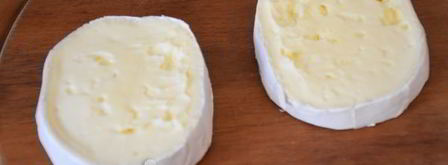 слоеные конвертики с сыром бри и ягодами. Шаг 3