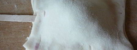 слойки на укус с сыром бри, шелковицей и черносмородиновым джемом. Шаг 8