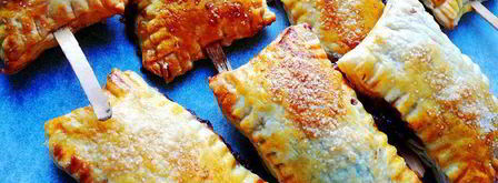 слойки на укус с сыром бри, шелковицей и черносмородиновым джемом. Шаг 10